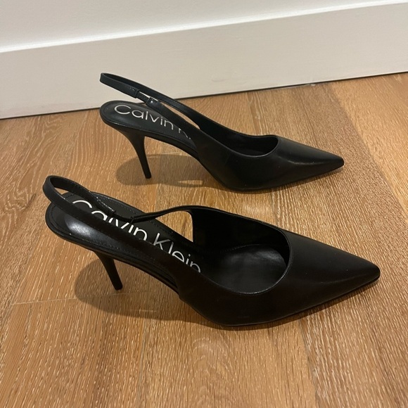Gently worn Calvin Klein Cinola pump Retails for $109 size 9.5 party perfect - Picture 10 of 11